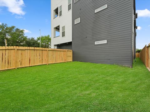Tiny photo for 1264 Finnigan Street, Houston, TX 77020 (MLS # 42106306)