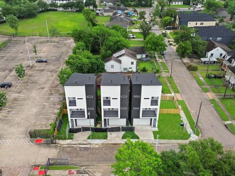 Tiny photo for 1264 Finnigan Street, Houston, TX 77020 (MLS # 42106306)