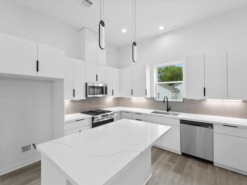 Tiny photo for 1264 Finnigan Street, Houston, TX 77020 (MLS # 42106306)