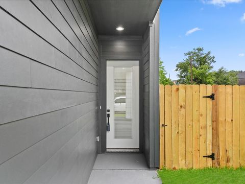 Tiny photo for 1264 Finnigan Street, Houston, TX 77020 (MLS # 42106306)