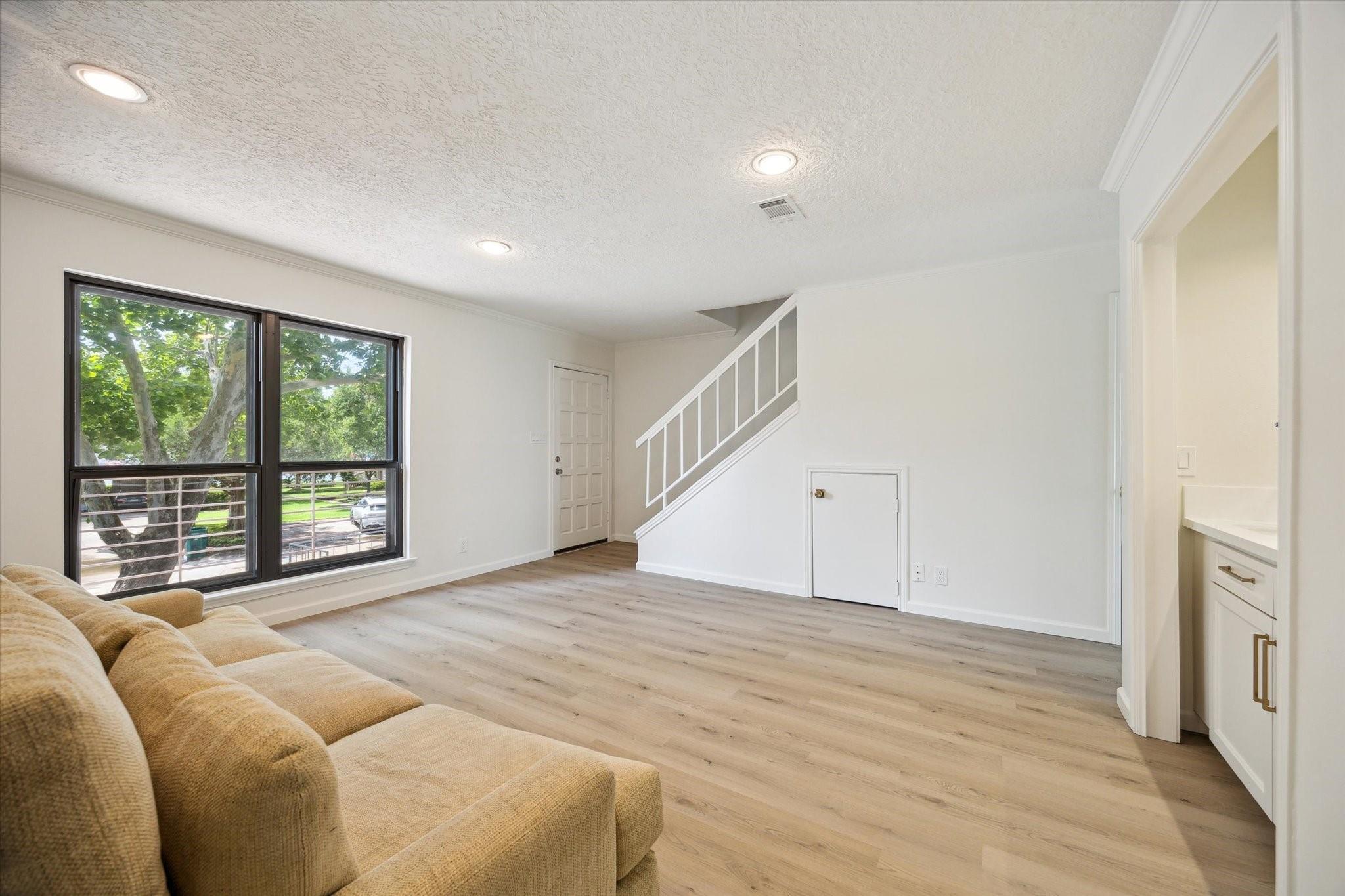 33 Lakewood Lane