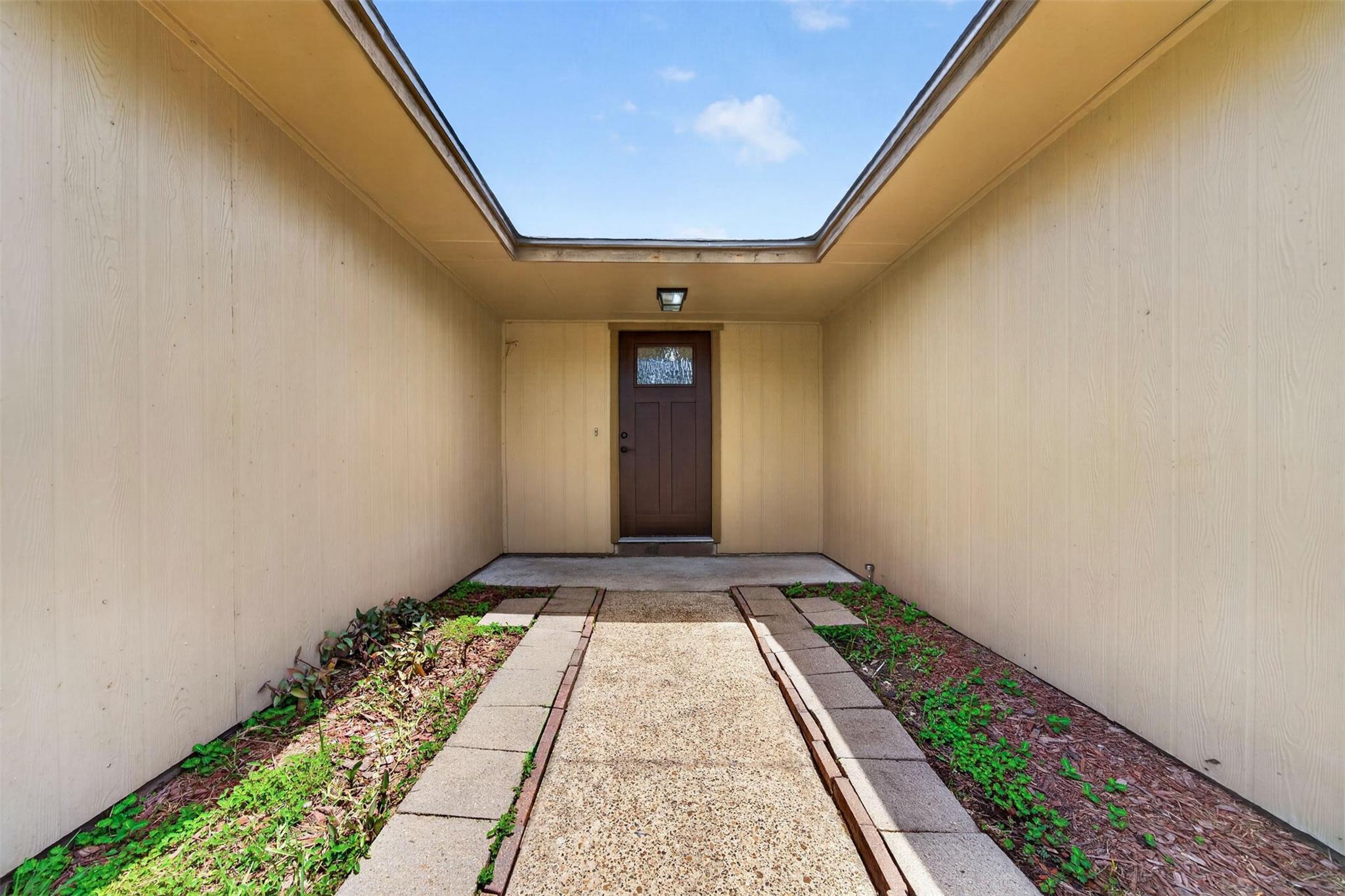 20014 Bishops Gate Ln