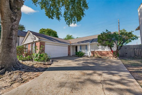 Photo of 16026 Sweetwater Creek Drive, Houston, TX 77095 (MLS # 37146481)