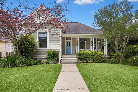 Photo of 2211 Harvard Street, Houston, TX 77008 (MLS # 83861442)