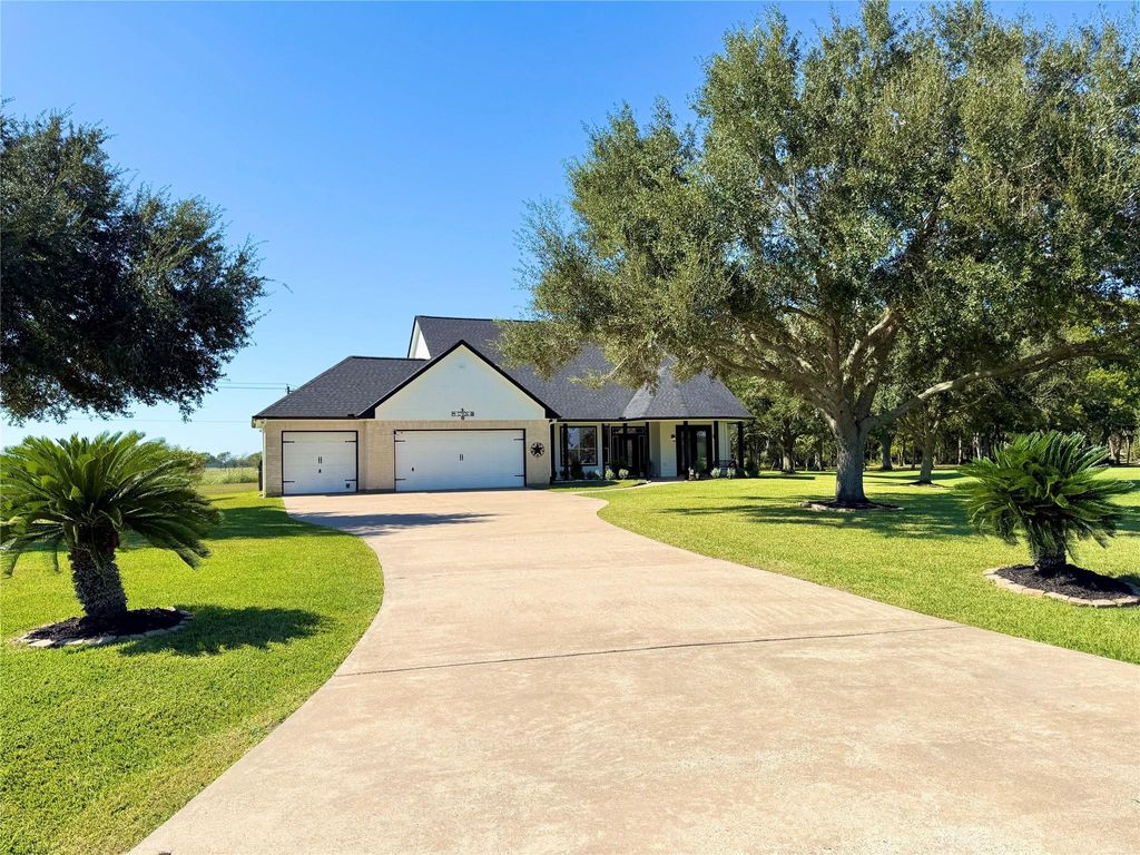 Photo of 17926 Cypress Hill Drive, Rosharon, TX 77583 (MLS # 68108883)