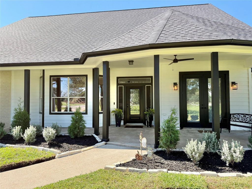 Photo of 17926 Cypress Hill Drive, Rosharon, TX 77583 (MLS # 68108883)