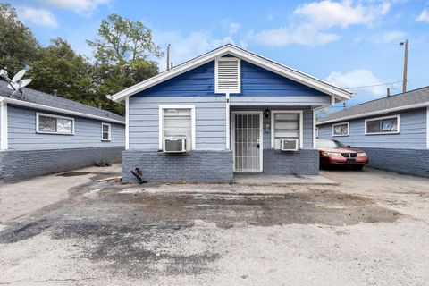 Photo of 4203 Hirsch Road #11, Houston, TX 77026 (MLS # 67248624)