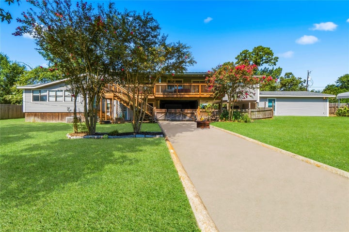 Photo 1 of 50 — 146 Creekside Drive, Onalaska, TX 77360