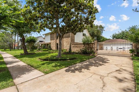 Photo of 11635 Sageking Drive, Houston, TX 77089 (MLS # 39884202)