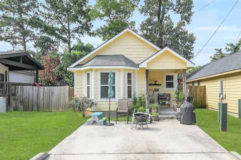 Photo of 16915 W Ivanhoe, Montgomery, TX 77316 (MLS # 80151434)
