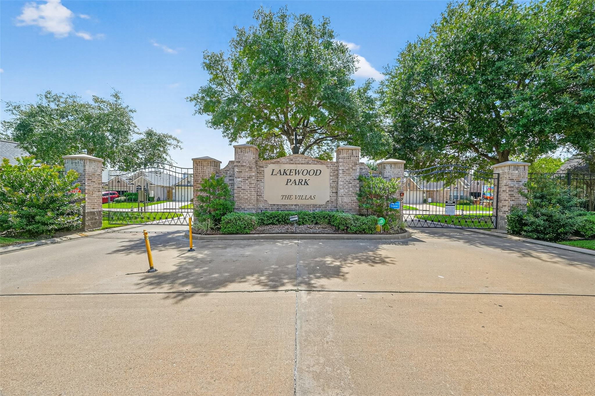 15975 W Bellefontaine Way