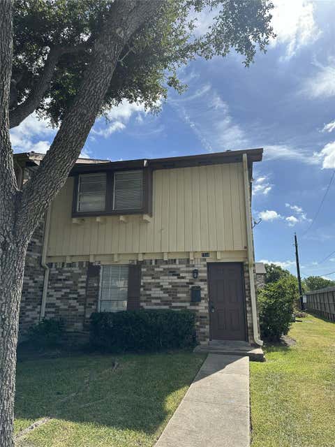 Townhouse For Rent - 1519 S 8th Street<br/> La Porte, TX 77571