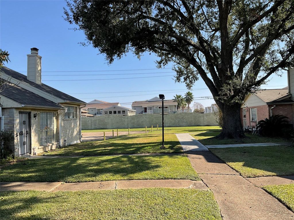 Photo of 6649 Westwick Drive, Houston, TX 77072 (MLS # 7042514)