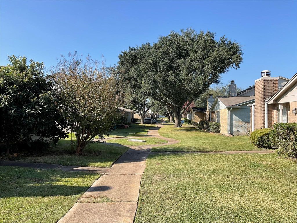 Photo of 6649 Westwick Drive, Houston, TX 77072 (MLS # 7042514)