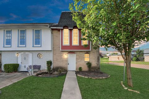 Photo of 11877 Algonquin Drive, Houston, TX 77089 (MLS # 58347177)