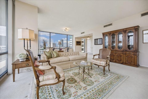 Condo For Sale - 15 Greenway Plaza #9F<br/> Houston, TX 77046