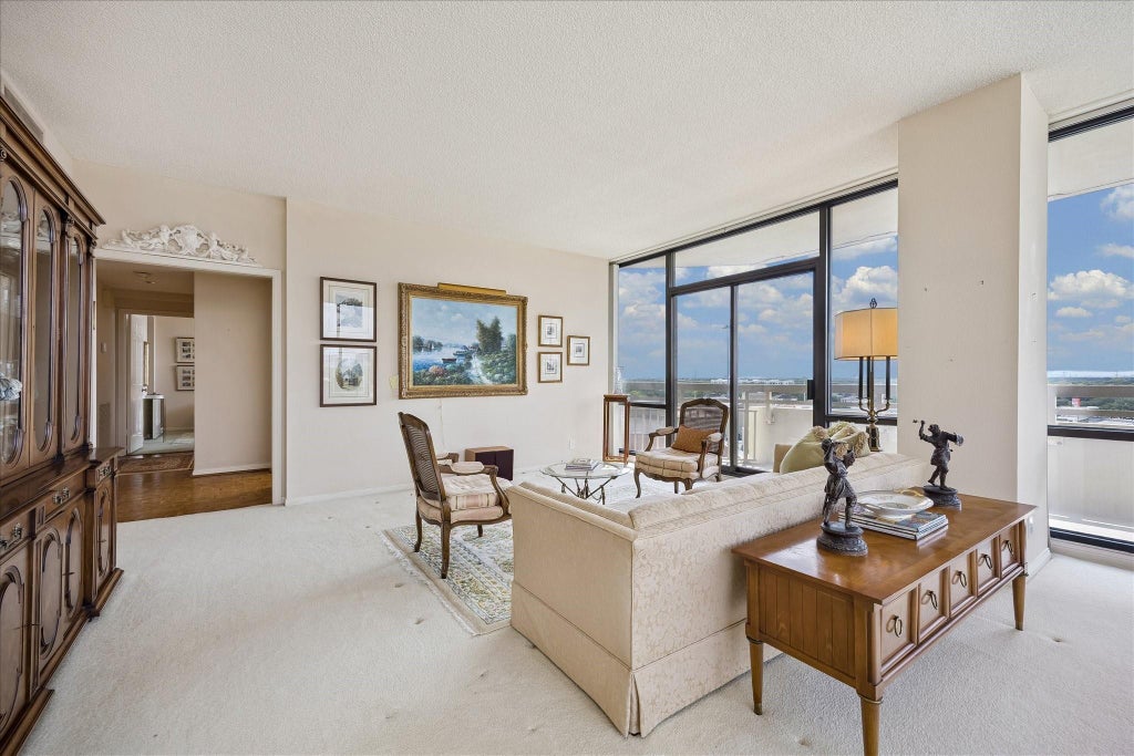Photo of 15 Greenway Plaza #9F, Houston, TX 77046 (MLS # 71063332)