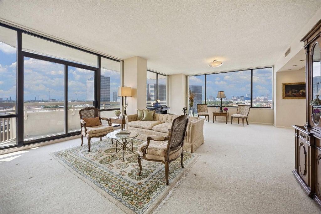 Photo of 15 Greenway Plaza #9F, Houston, TX 77046 (MLS # 71063332)