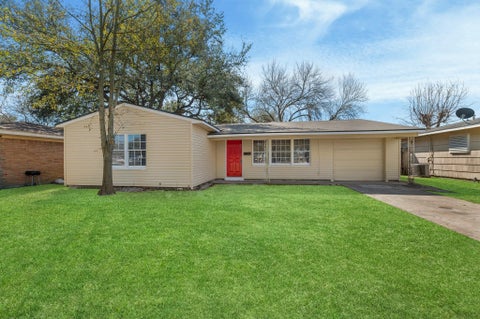 Photo of 2013 5th Avenue N, Texas City, TX 77590 (MLS # 75034557)