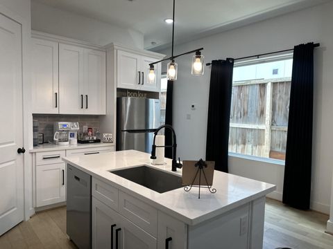 Photo of 1711 Ruth Street #C, Houston, TX 77004 (MLS # 22935295)