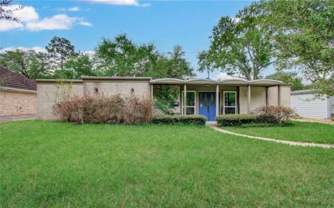 Homes For Sale - 5507 Braesvalley Drive<br/> Houston, TX 77096