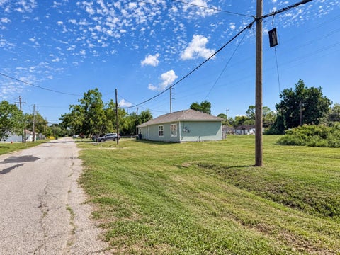 Photo of 4 Stonewall, La Marque, TX 77568 (MLS # 19292173)