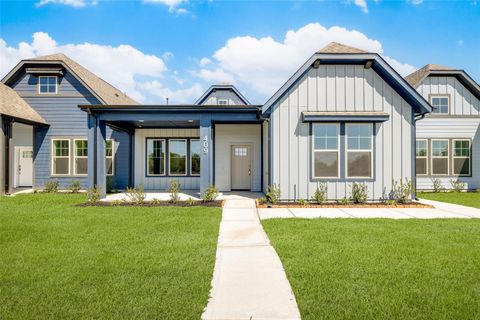 Townhouse For Sale - 409 Legacy Point Drive #B<br/> Austin County, Sealy, TX 77474