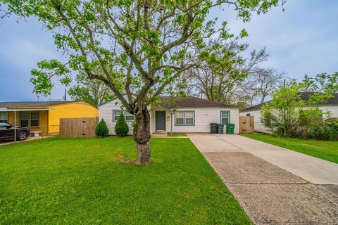 Photo of 4306 Groton Drive, Houston, TX 77047 (MLS # 81886349)