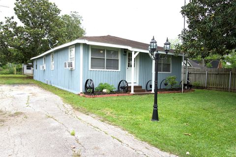 Photo of 7518 Fm 442 Road, Boling, TX 77420 (MLS # 23111346)