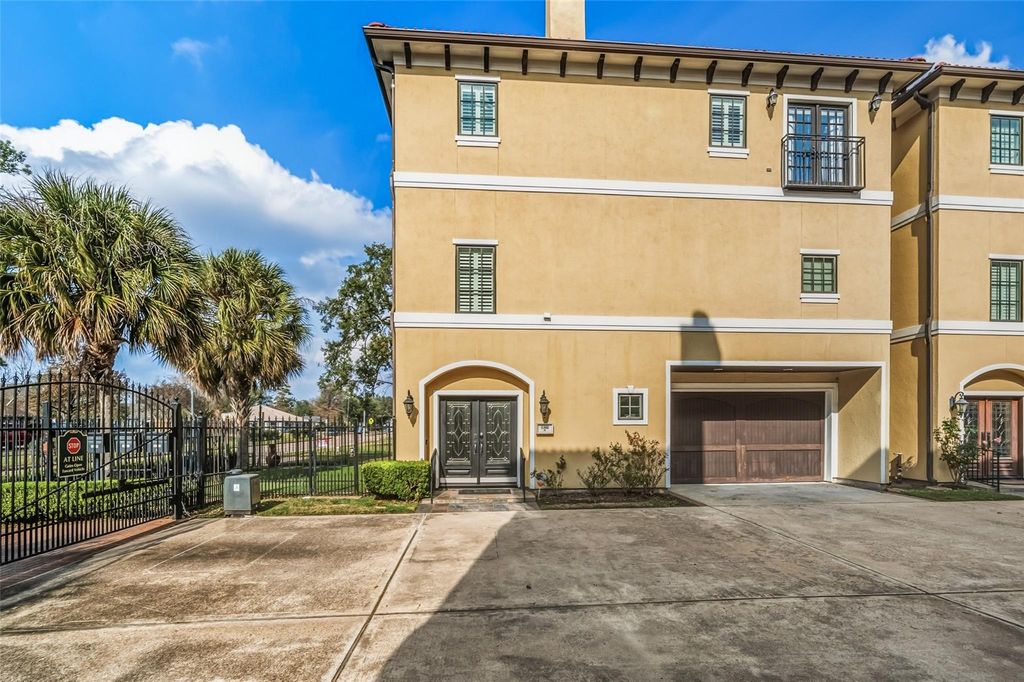 Photo of 1302 Antoine Drive #A, Houston, TX 77055 (MLS # 92751752)