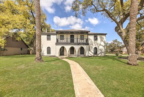 113 Rose Trail Lake Jackson TX 77566