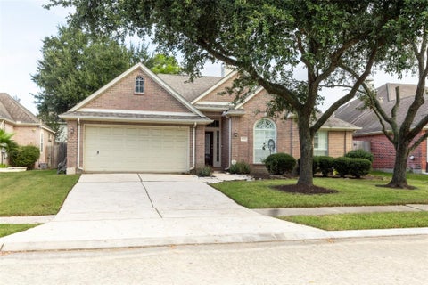 Photo of 12322 Aspen Lane, Stafford, TX 77477 (MLS # 30015970)