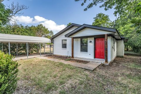 Photo of 104 N Oneal Street, Caldwell, TX 77836 (MLS # 44894463)