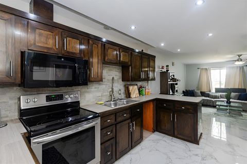 Townhouse For Sale - 2715 Vienna Place<br/> Pasadena, TX 77502