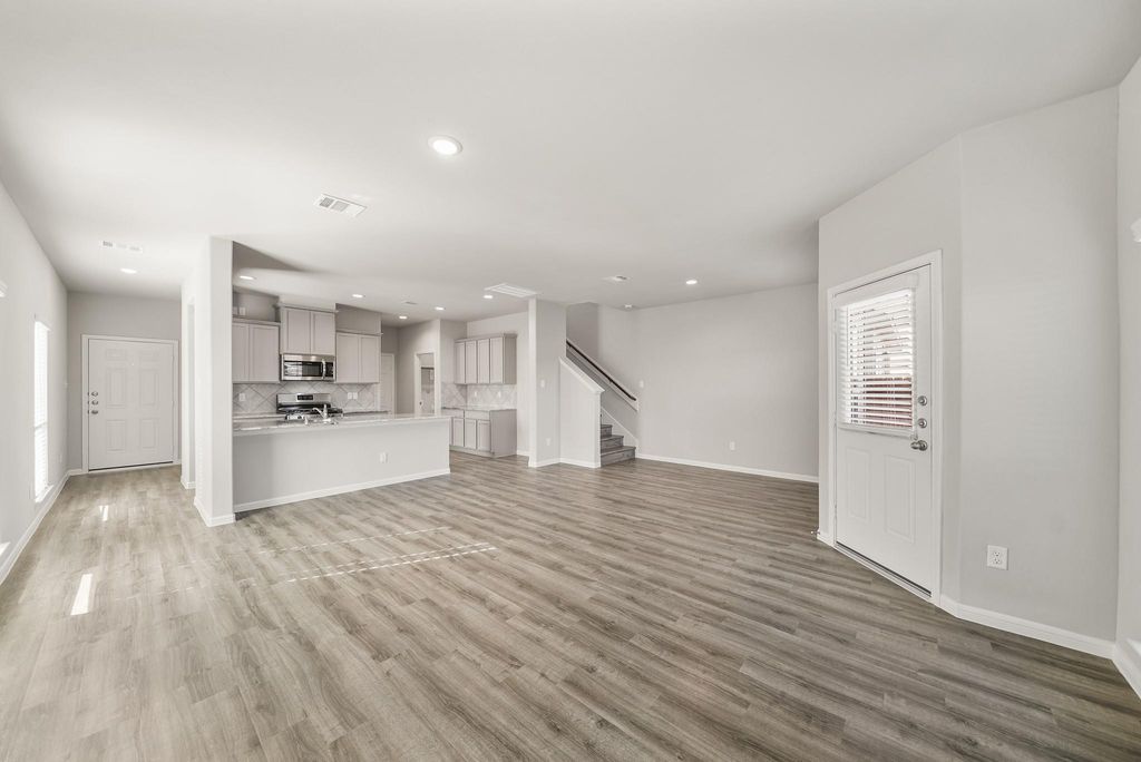 Photo of 835 Red Oakland Drive, Houston, TX 77090 (MLS # 39030320)