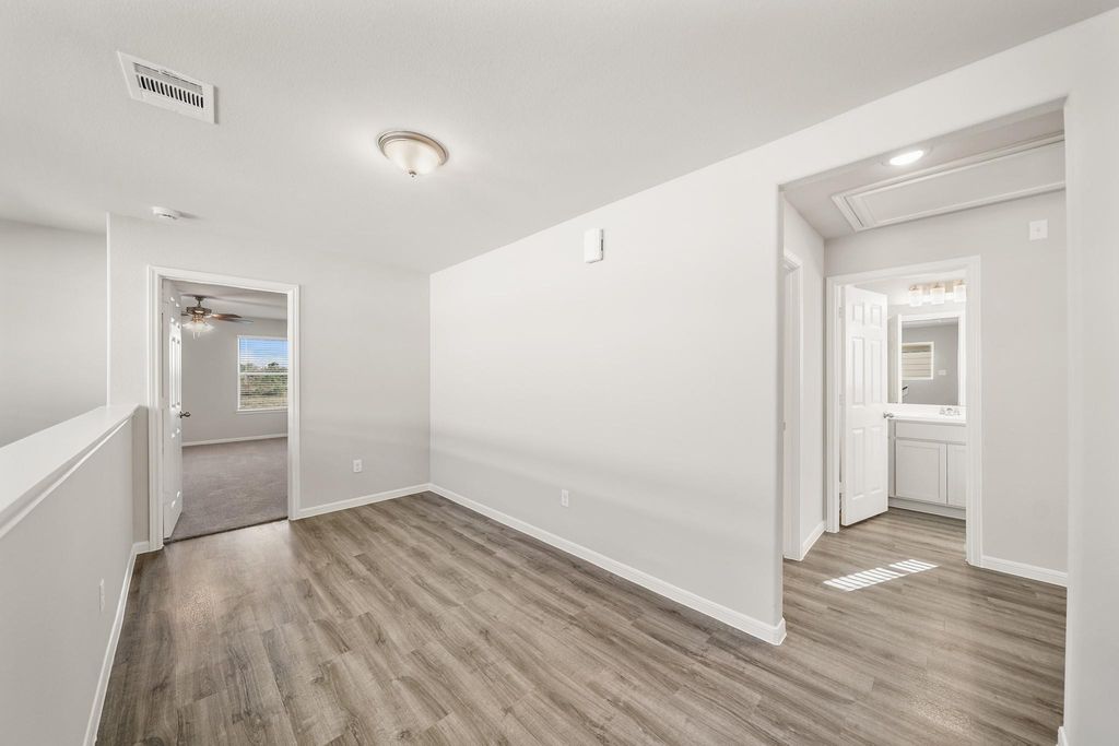 Photo of 835 Red Oakland Drive, Houston, TX 77090 (MLS # 39030320)