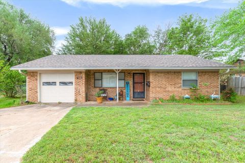 Photo of 721 Water Crest Circle Cir, Canton, TX 75103 (MLS # 66599120)