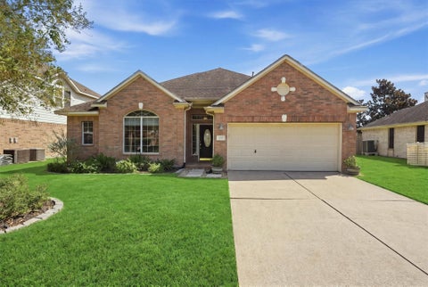 Photo of 222 Meadowhill Lane, Dickinson, TX 77539 (MLS # 48405701)