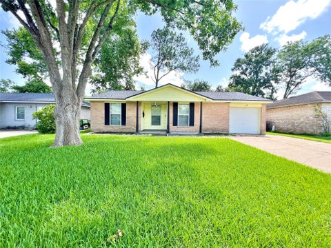 Photo of 16914 David Glen Drive, Friendswood, TX 77546 (MLS # 59168256)