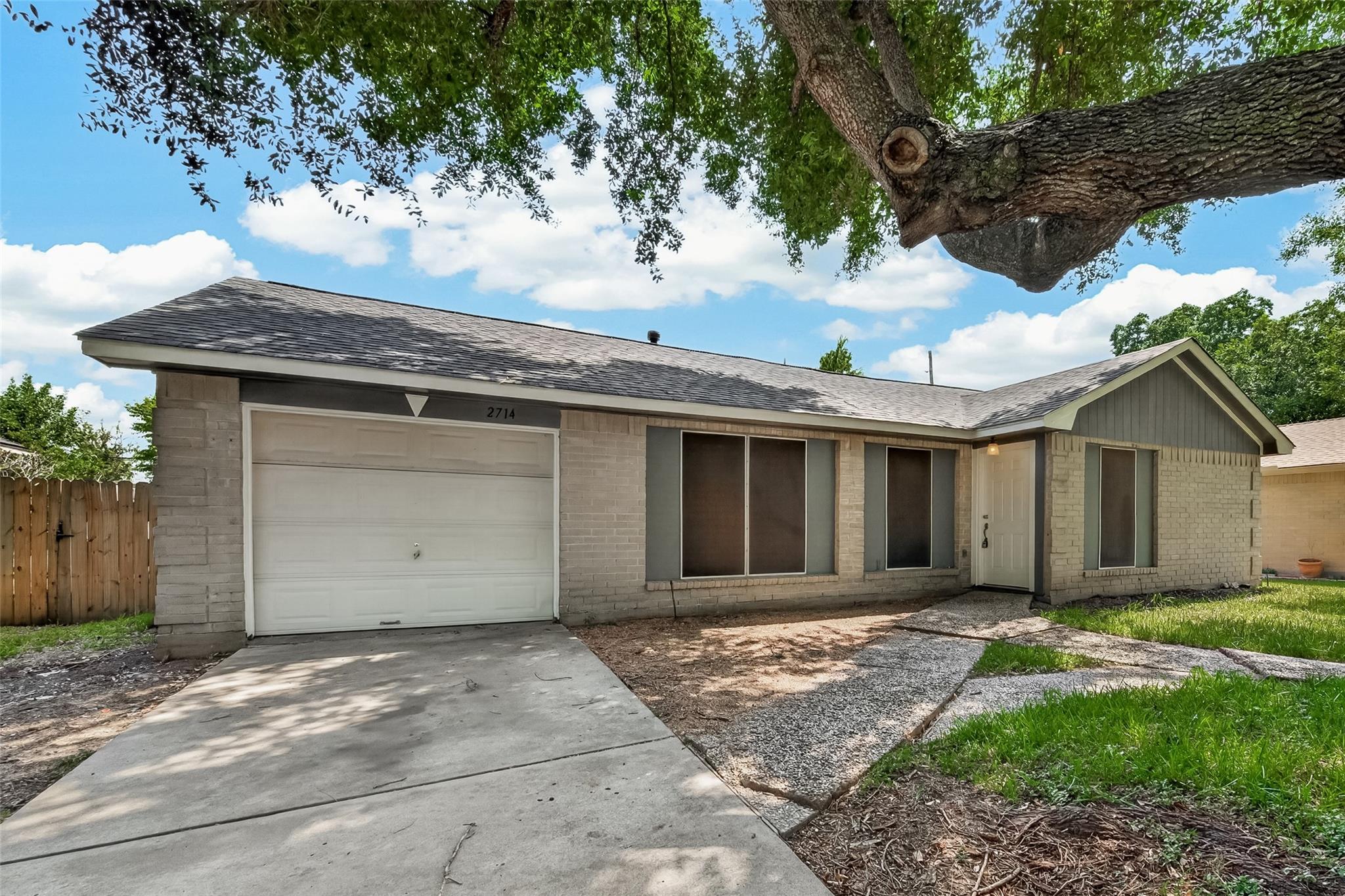 2714 S Brompton Drive