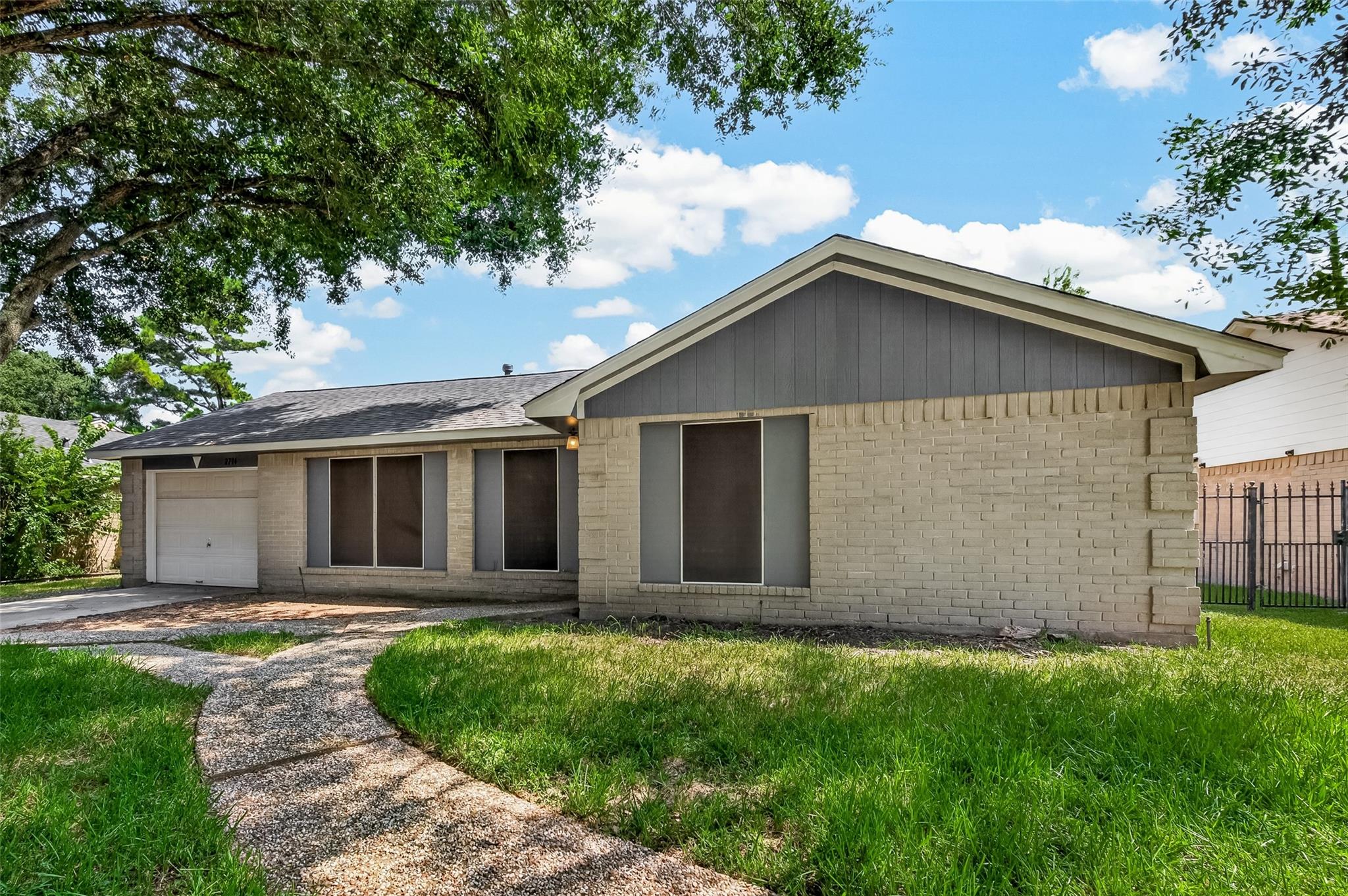 2714 S Brompton Drive