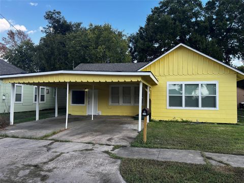 Photo of 1018 N 2nd Street, Baytown, TX 77520 (MLS # 18604747)