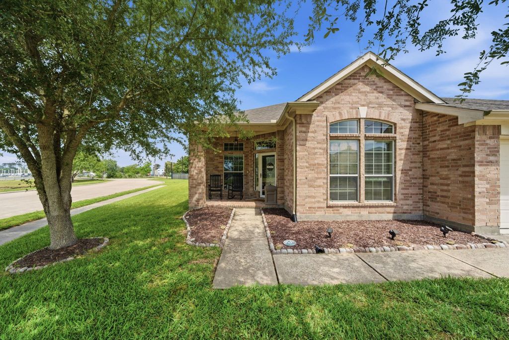 Photo of 3203 Borden Gully Drive, Dickinson, TX 77539 (MLS # 19914769)