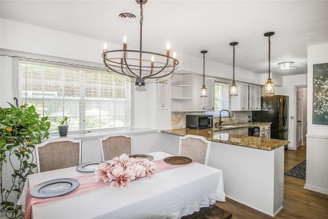 Photo of 536 Oak Drive, Lake Jackson, TX 77566 (MLS # 24561950)