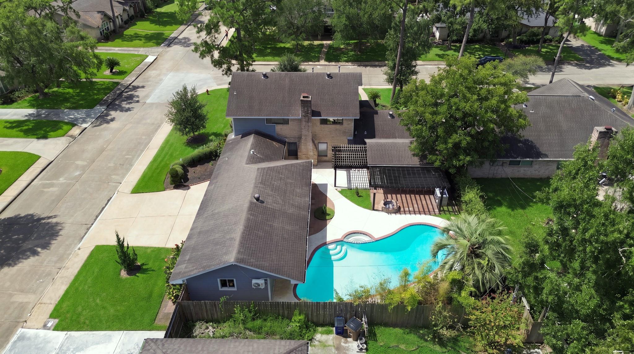 2711 Williamsburg Drive
