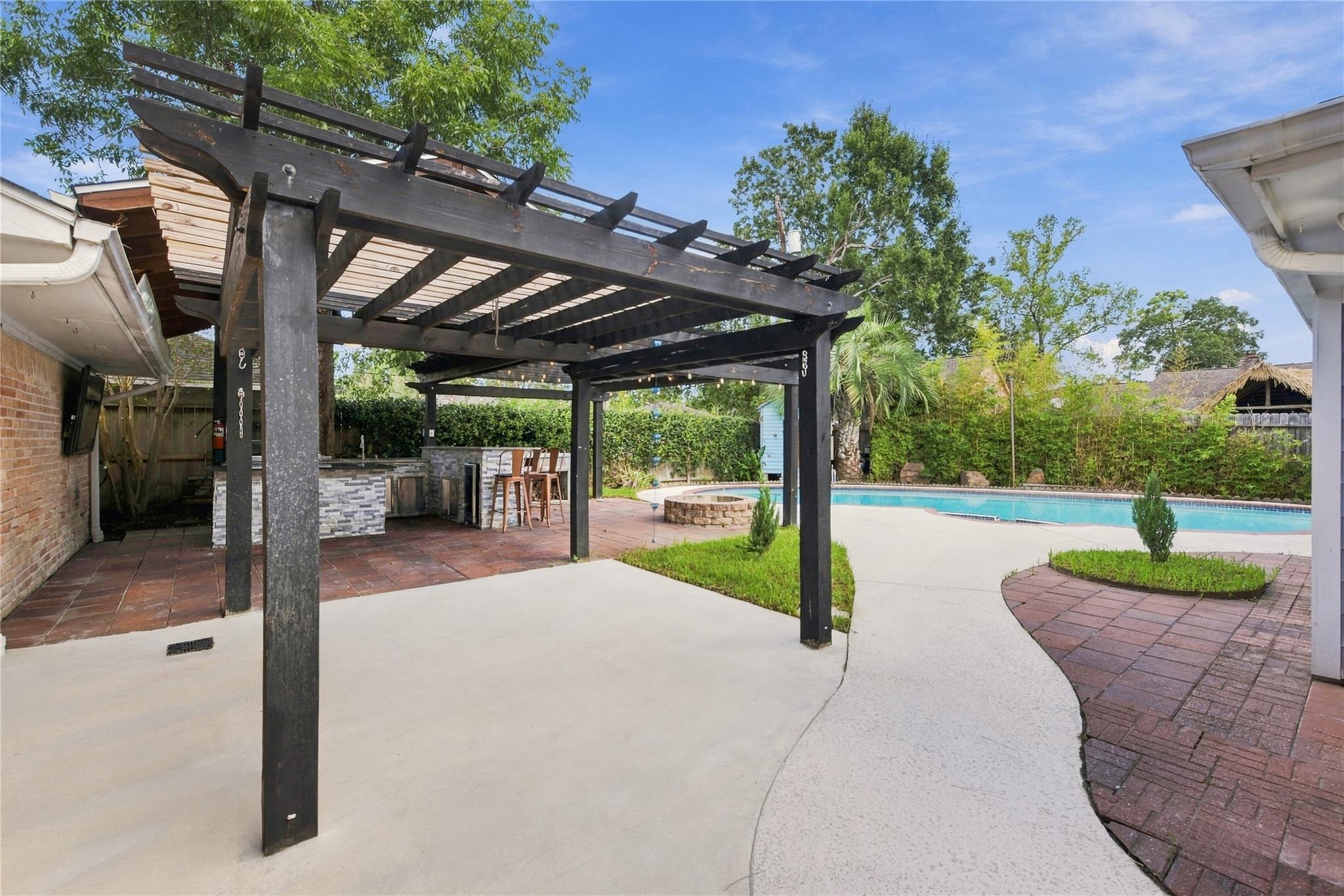 2711 Williamsburg Drive