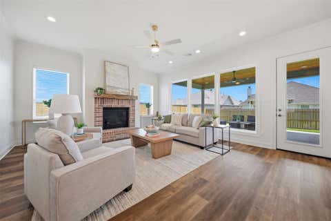 3940982625