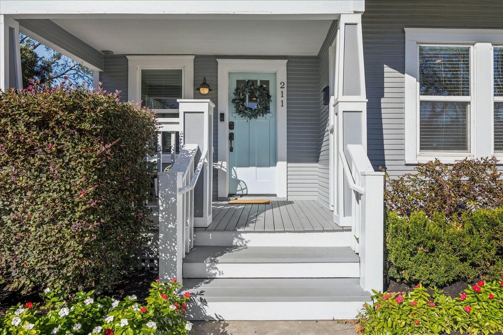 Photo of 211 E 24th Street, Houston, TX 77008 (MLS # 13164479)