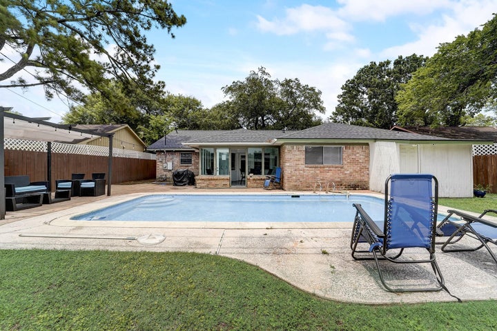 Photo 1 of 32 — 8851 Alcott, Houston, TX 77080