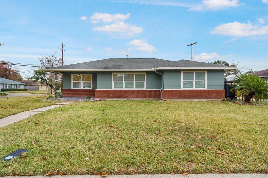 Photo of 1801 Harding Street, Pasadena, TX 77502 (MLS # 41370743)